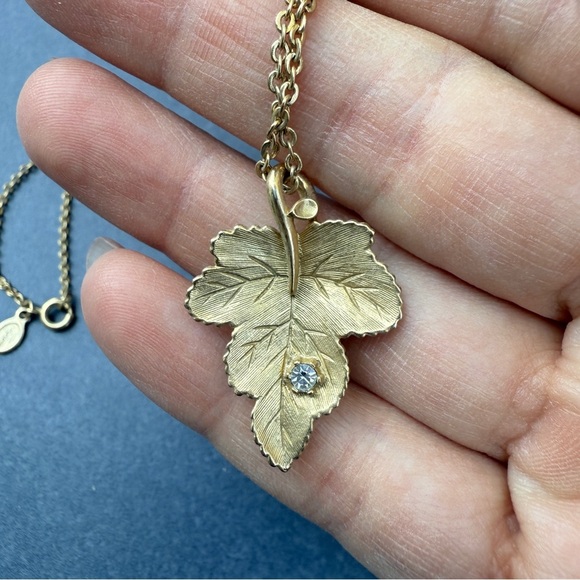 Avon Gold Leaf Necklace with Crystal Accent - Picture 5 of 14